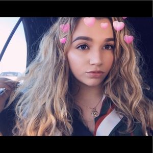 Meet your Posher, Mia